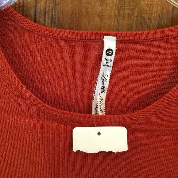 Leo & Nicole sleeveless blouse, size SP, NWT, stretch, rayon/nylon - Picture 3 of 3